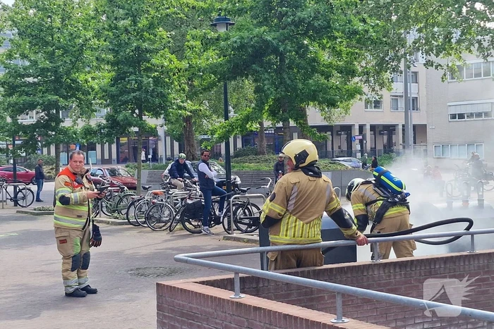 Brand in ondergrondse vuilcontainer