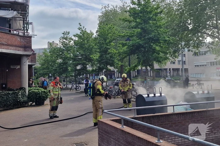 Brand in ondergrondse vuilcontainer