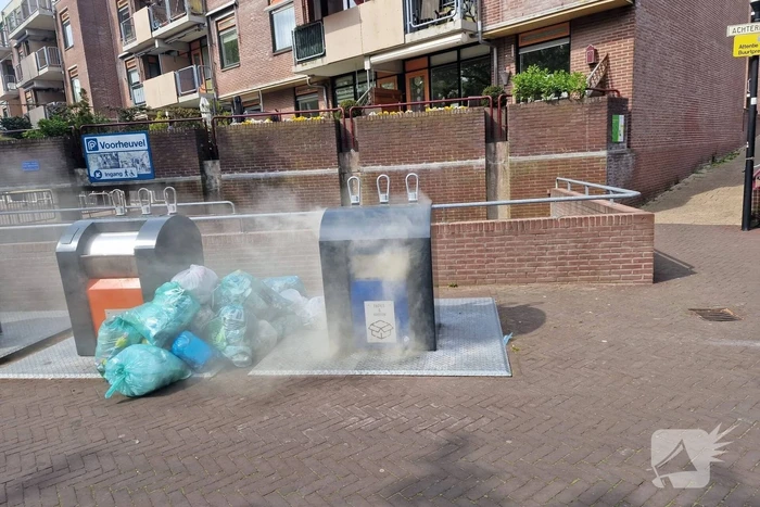 Brand in ondergrondse vuilcontainer