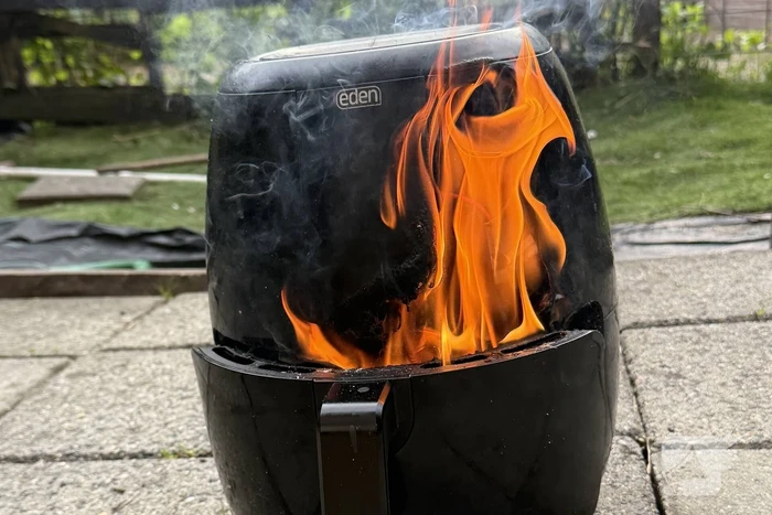 Airfryer vliegt in brand in woning