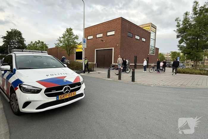 Auto rijdt fietser aan en vlucht