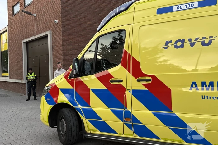 Auto rijdt fietser aan en vlucht