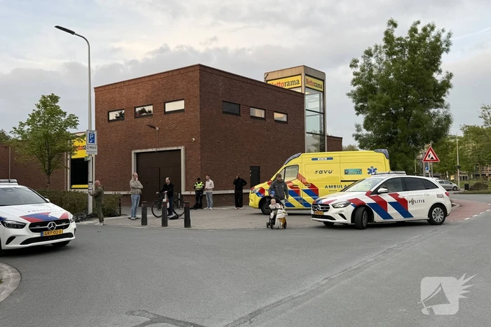 Auto rijdt fietser aan en vlucht