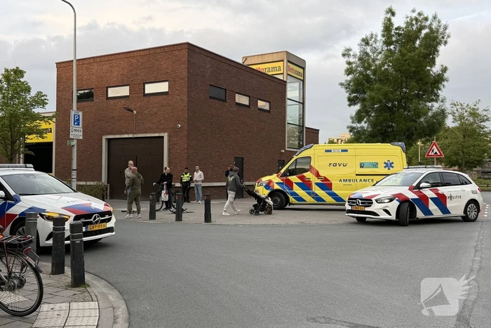 Auto rijdt fietser aan en vlucht
