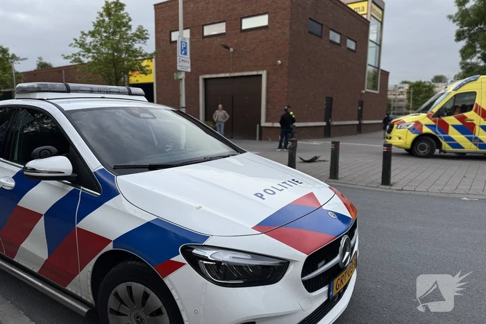 Auto rijdt fietser aan en vlucht