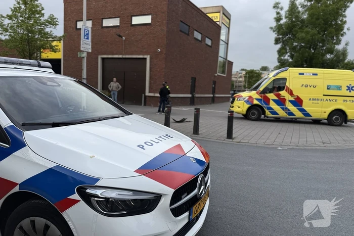Auto rijdt fietser aan en vlucht