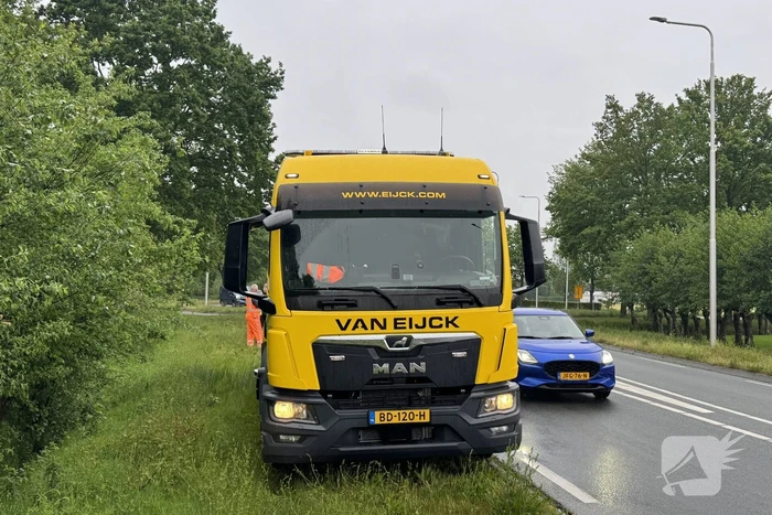 Ongeval tussen bestelbus en auto op N272
