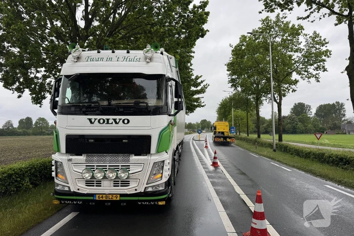 Ongeval tussen vrachtwagen en auto veroorzaakt verkeershinder