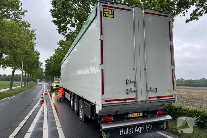 Ongeval tussen vrachtwagen en auto veroorzaakt verkeershinder