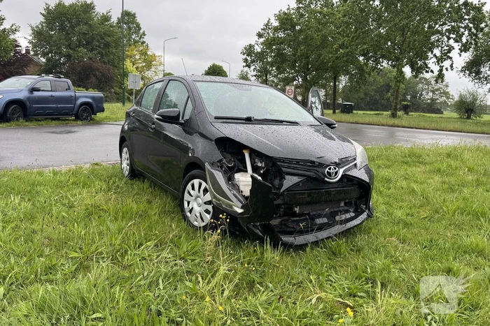 Ongeval tussen vrachtwagen en auto veroorzaakt verkeershinder