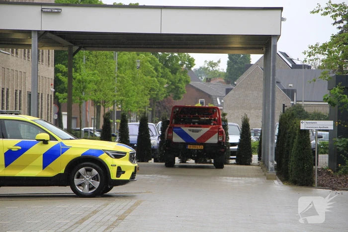 Brandweer met spoed naar ziekenhuis voor incident