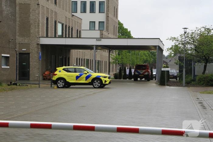 Brandweer met spoed naar ziekenhuis voor incident