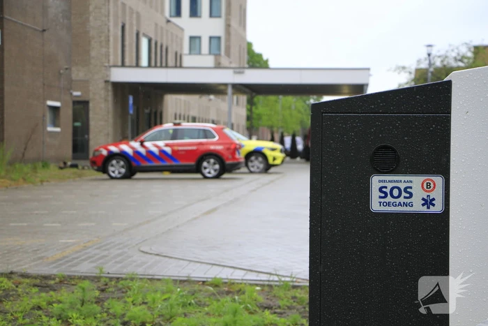 Brandweer met spoed naar ziekenhuis voor incident