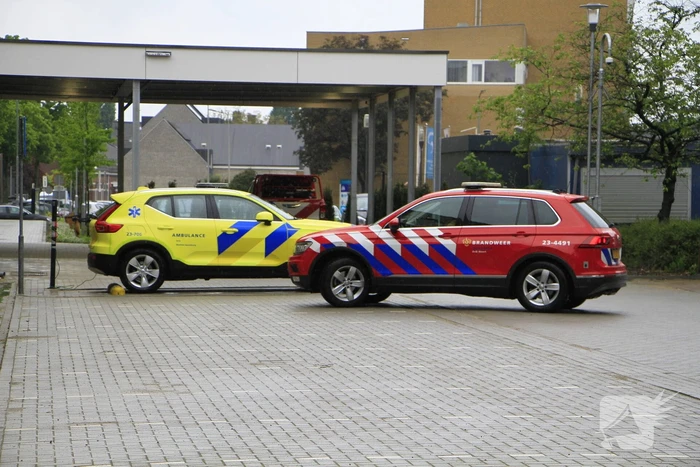 Brandweer met spoed naar ziekenhuis voor incident