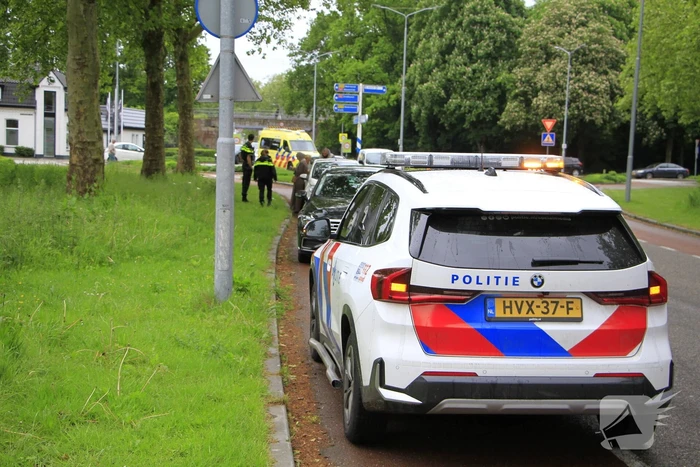 Aanrijding met meerdere voertuigen veroorzaakt blikschade