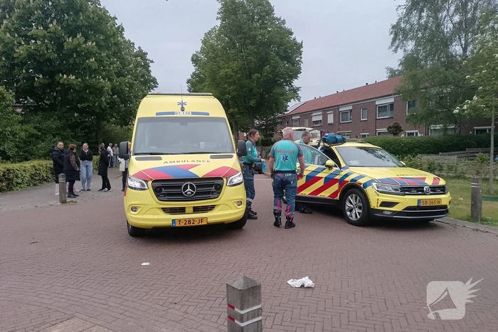 Brandweer blust woningbrand
