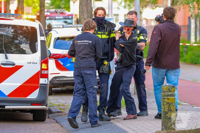 Oefening brandweer in leegstaand gebouw trekt veel bekijks