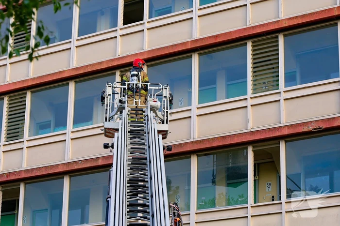 Oefening brandweer in leegstaand gebouw trekt veel bekijks