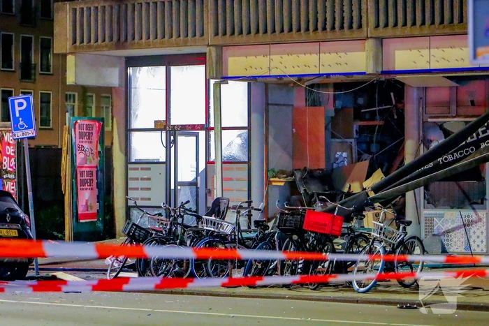 Explosie bij geldautomaat veroorzaakt ravage