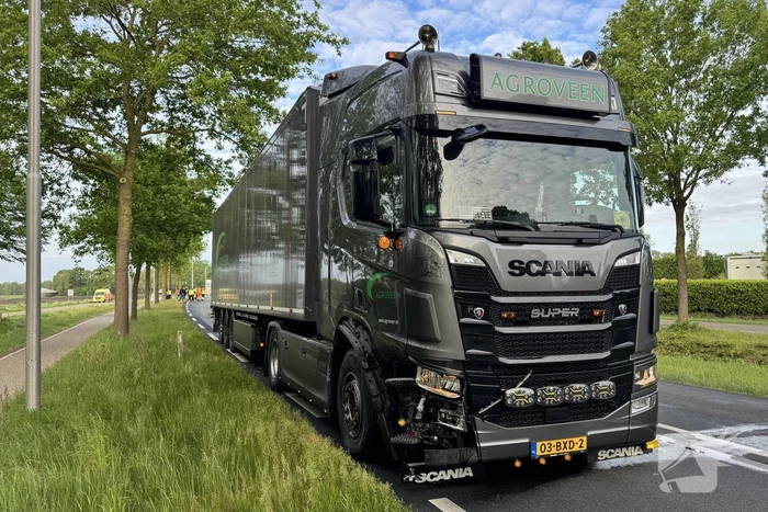 Forse aanrijding tussen auto en vrachtwagen