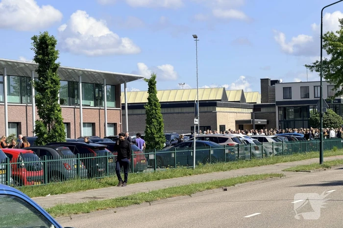 Brand in kantoorpand leidt tot grootschalige ontruiming