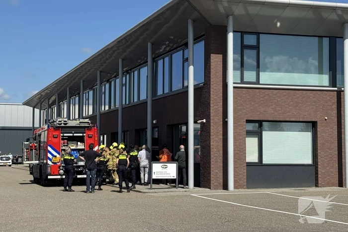 Brand in kantoorpand leidt tot grootschalige ontruiming