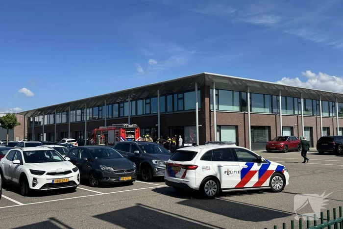 Brand in kantoorpand leidt tot grootschalige ontruiming