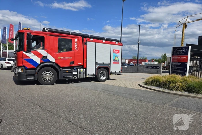 Rook waargenomen bij brand op industrieterrein