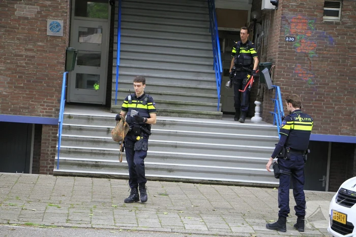 Politie valt woning binnen met stormram