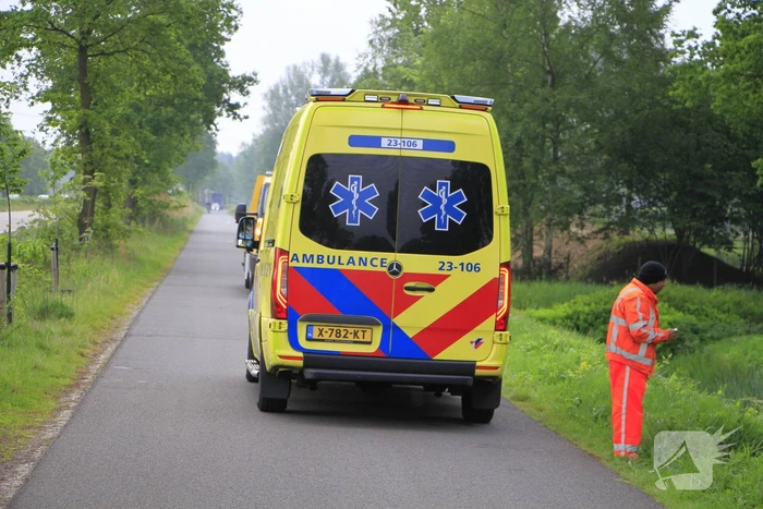 Auto belandt in sloot na keeractie