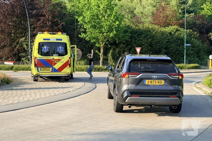 Wielrenners gewond na aanrijding met auto