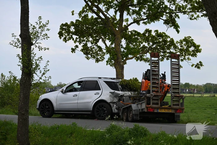 Bestuurder vlucht na ongeval met aanhanger