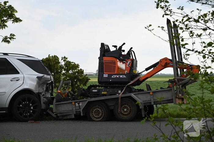Bestuurder vlucht na ongeval met aanhanger