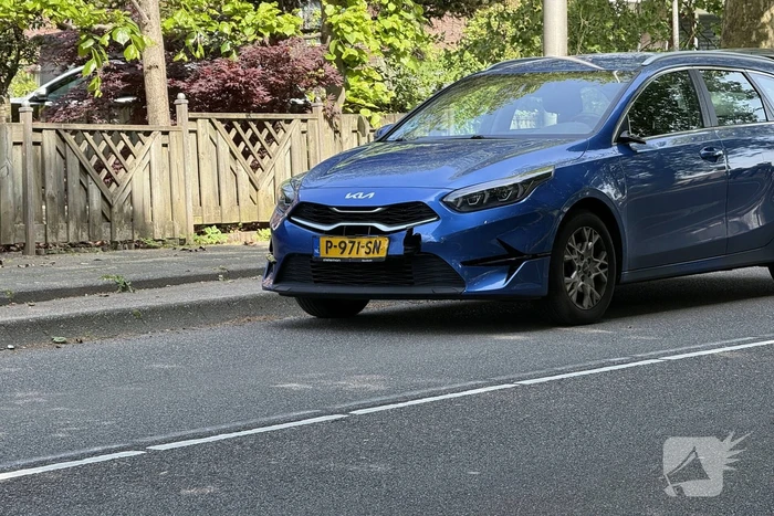 Fietser met spoed naar ziekenhuis na aanrijding