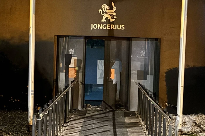 Explosie verwoest toegangspand op industriegebied