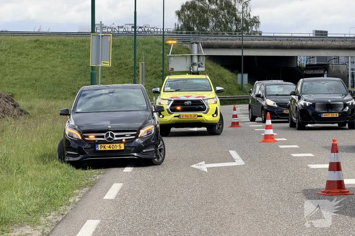 Kopstaart aanrijding met drie voertuigen