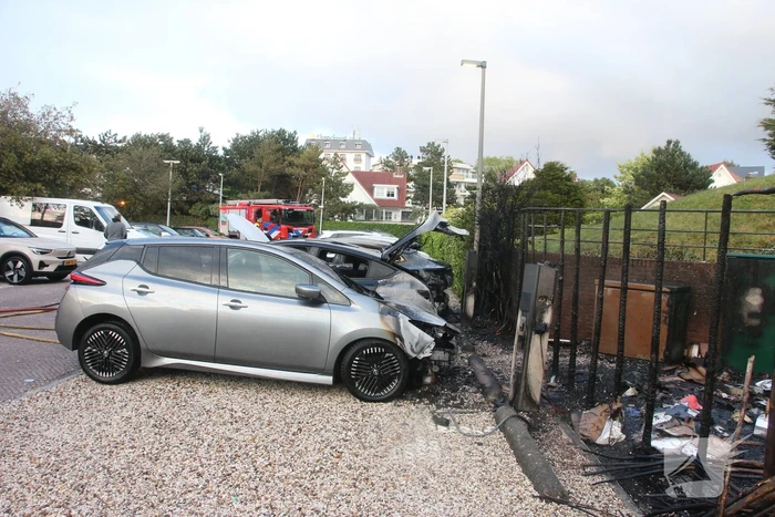 Drie elektrische voertuigen in brand op parkeerplaats