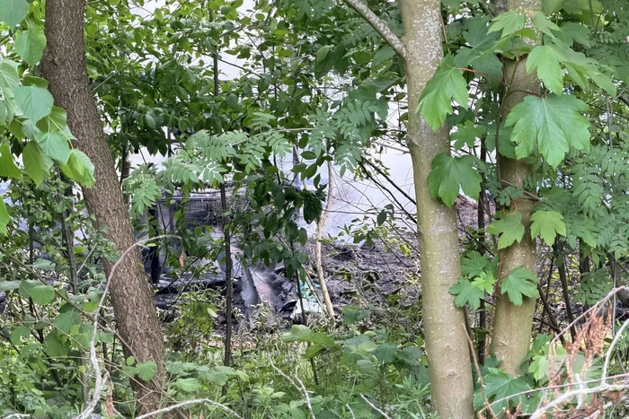 Buitenbrand in houtopslag leidt tot rookontwikkeling