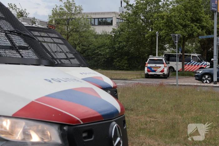 Waterwerper ingezet en veiligheidsrisicogebied na rellen