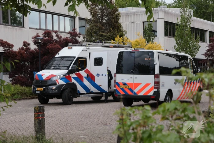 Waterwerper ingezet en veiligheidsrisicogebied na rellen
