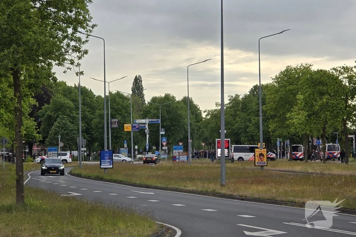 Waterwerper ingezet en veiligheidsrisicogebied na rellen