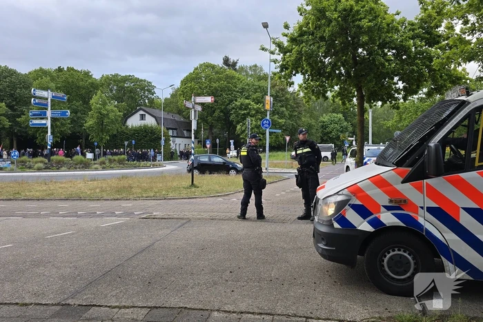 Waterwerper ingezet en veiligheidsrisicogebied na rellen