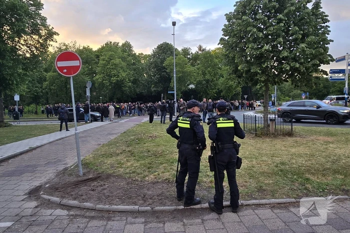 Waterwerper ingezet en veiligheidsrisicogebied na rellen