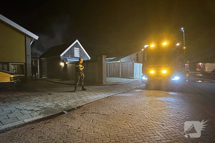 Brand in bijgebouw snel onder controle