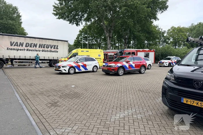 Vrouw overreden door vrachtwagen