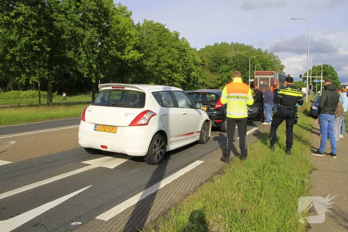 Botsing met drie voertuigen zorgt voor verkeershinder