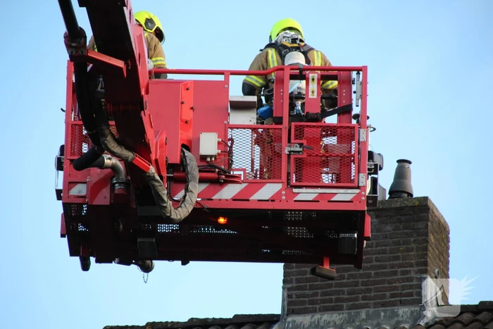 Schoorsteenbrand in woning geblust