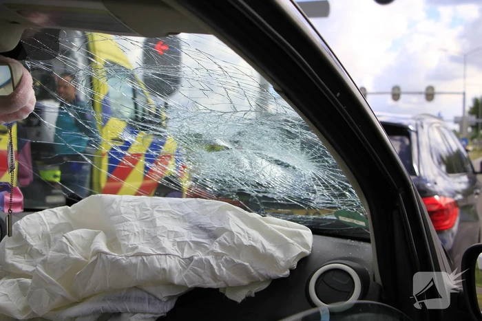 Kopstaartbotsing bij verkeerslichten met kinderen betrokken