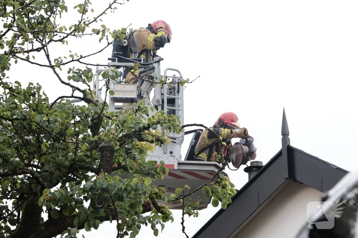 Brand in schoorsteen van woning