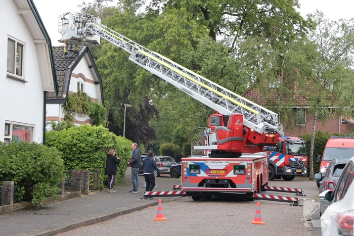 Brand in schoorsteen van woning